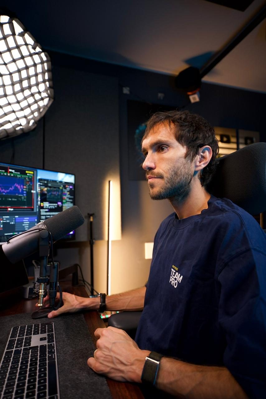 Nicolás Palacios en su estudio